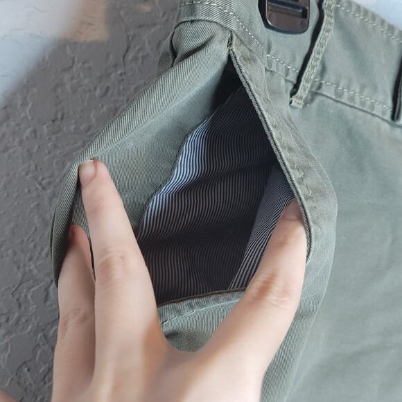 Eddie Bauer Mercer Fit Womens Shorts Olive Green Size 8 Cotton Buttons Pockets - Picture 3 of 12